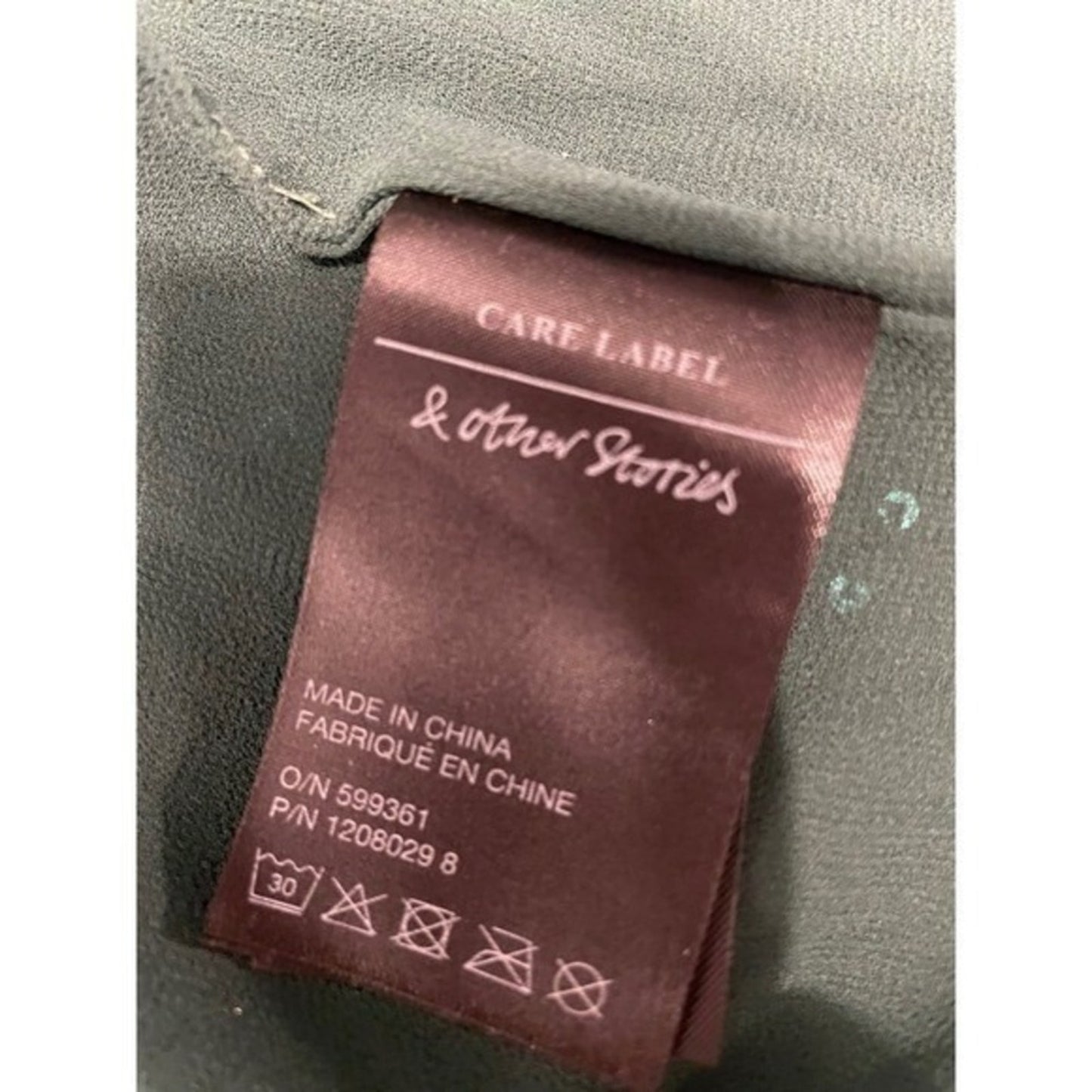 Hermès "Grand Apparat" 100% Silk Scarf 90cm – Equestrian Gold Black Hand-Rolled