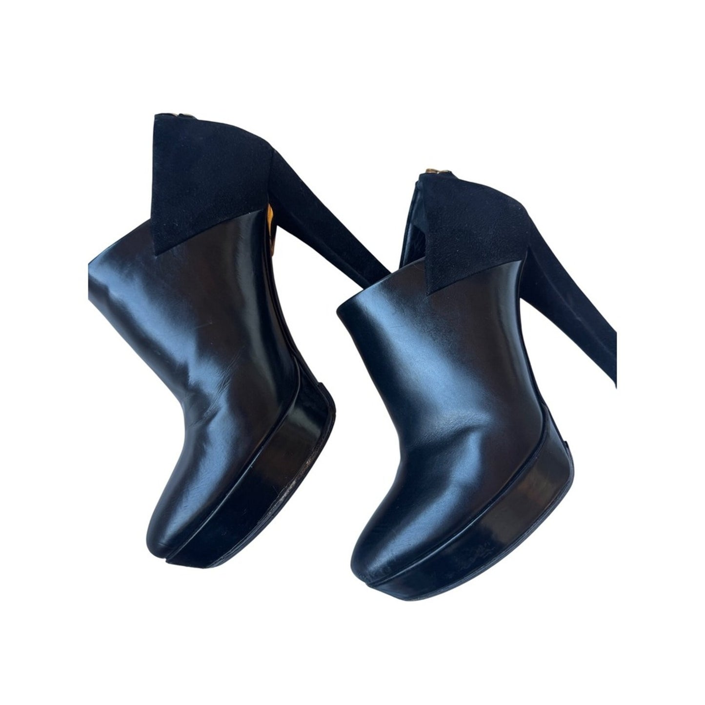 Gucci Black Leather Ankle Booties with Gold Horsebit – Made in Italy (Size 38)