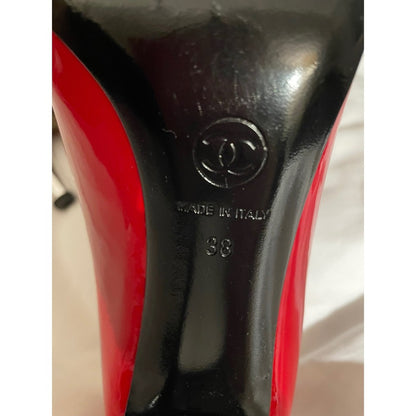Chanel Red Patent Leather Cap Toe Heels Pumps Shoes Made in Italy Size 38/ USA 8