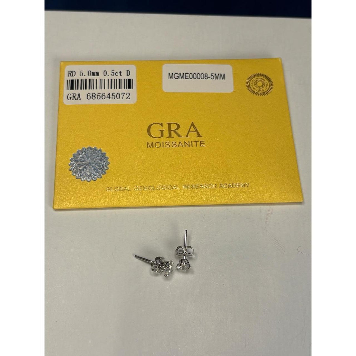 GRA Moissanite 0.5ct Round Stud Earrings Platinum-Plated Silver