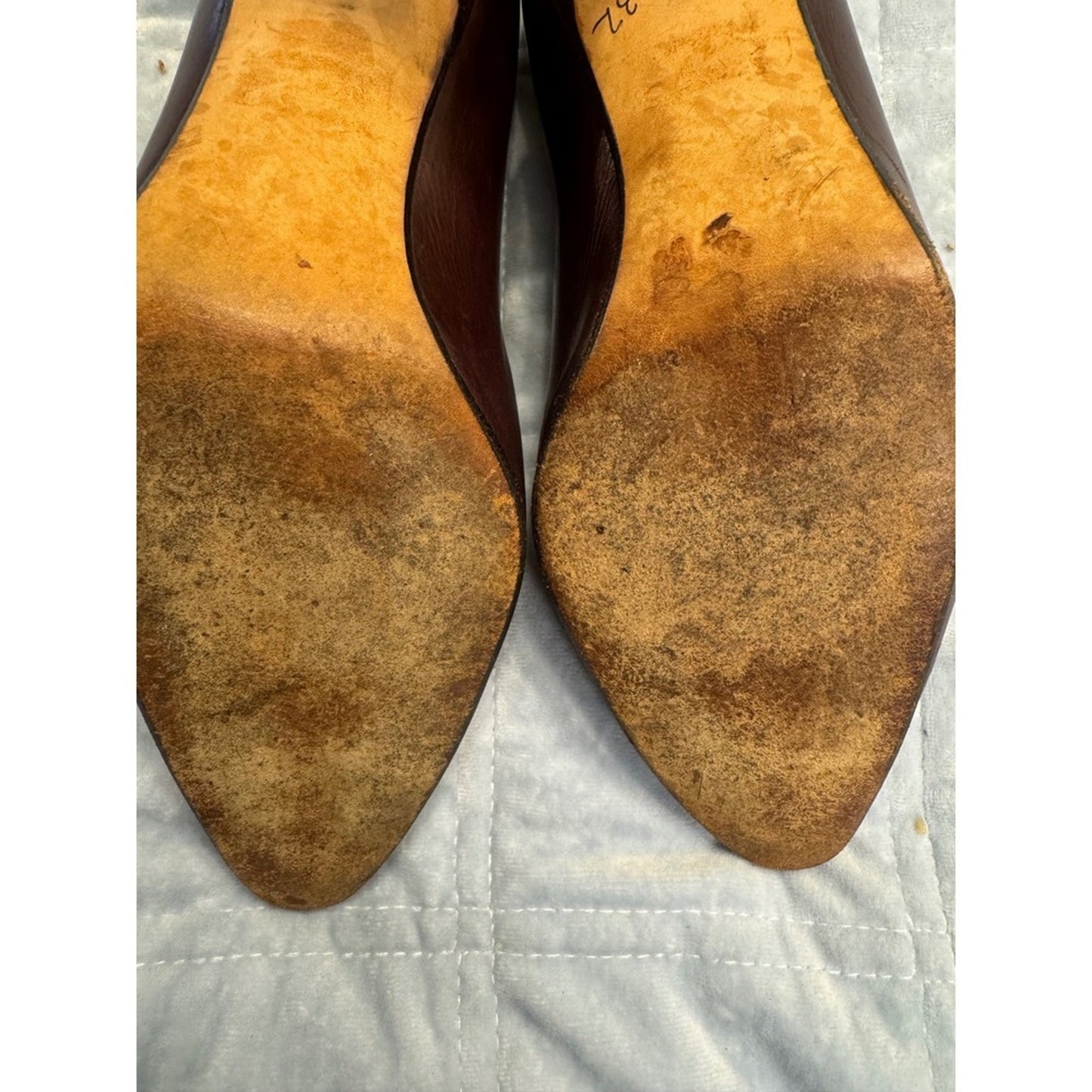Bally Pointed Toe Heels Burgundy Leather Gold Ornament Made in Italy