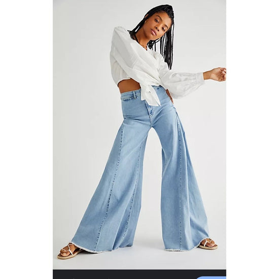 Free People Light Wash Denim Flare Leg Jeans Wide Leg Size 26