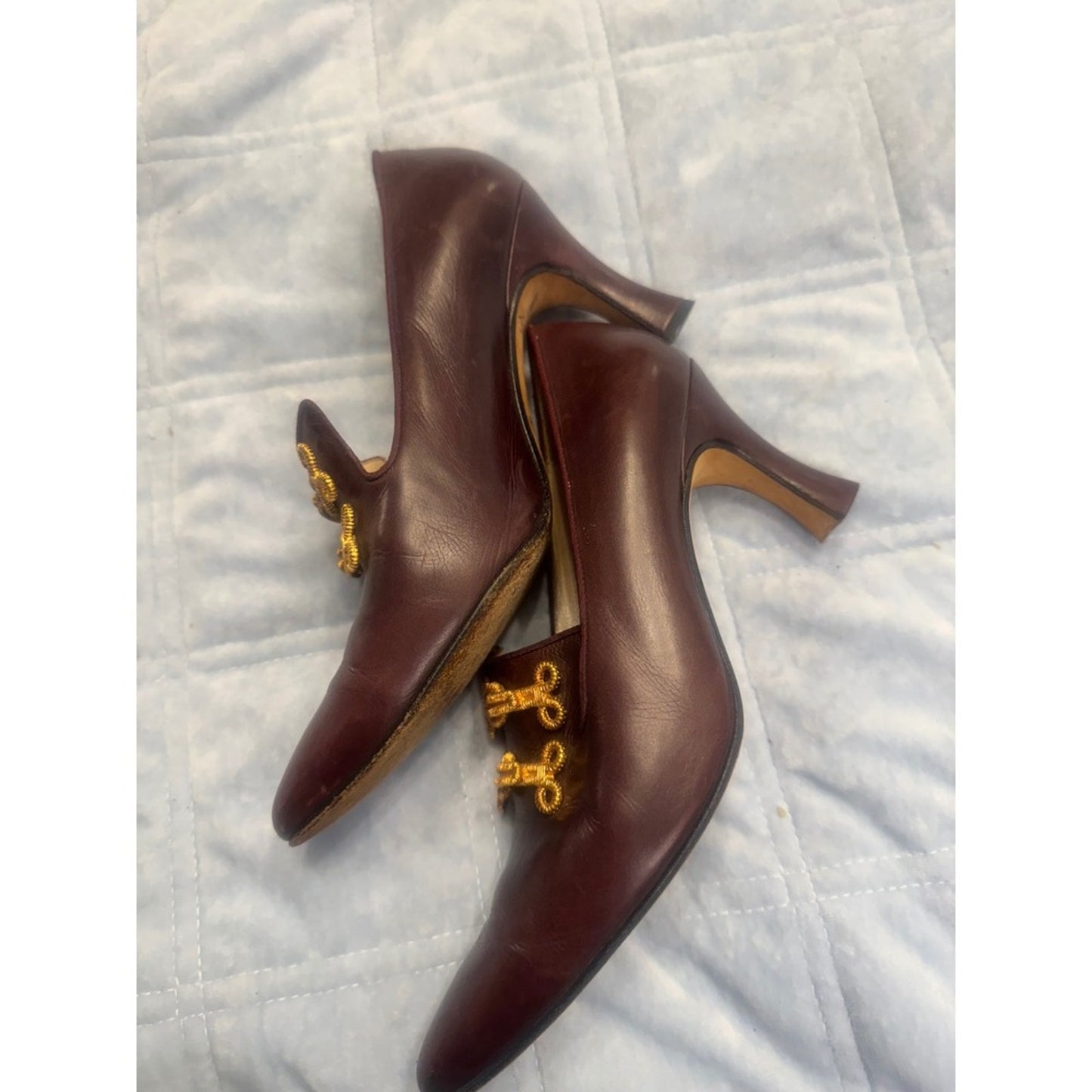 Bally Pointed Toe Heels Burgundy Leather Gold Ornament Made in Italy