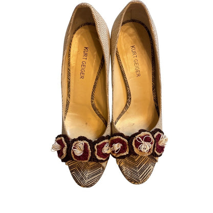 Kurt Geiger Heels Size 38 Beige Herringbone Crochet Flower Stiletto Pumps 7.5-8
